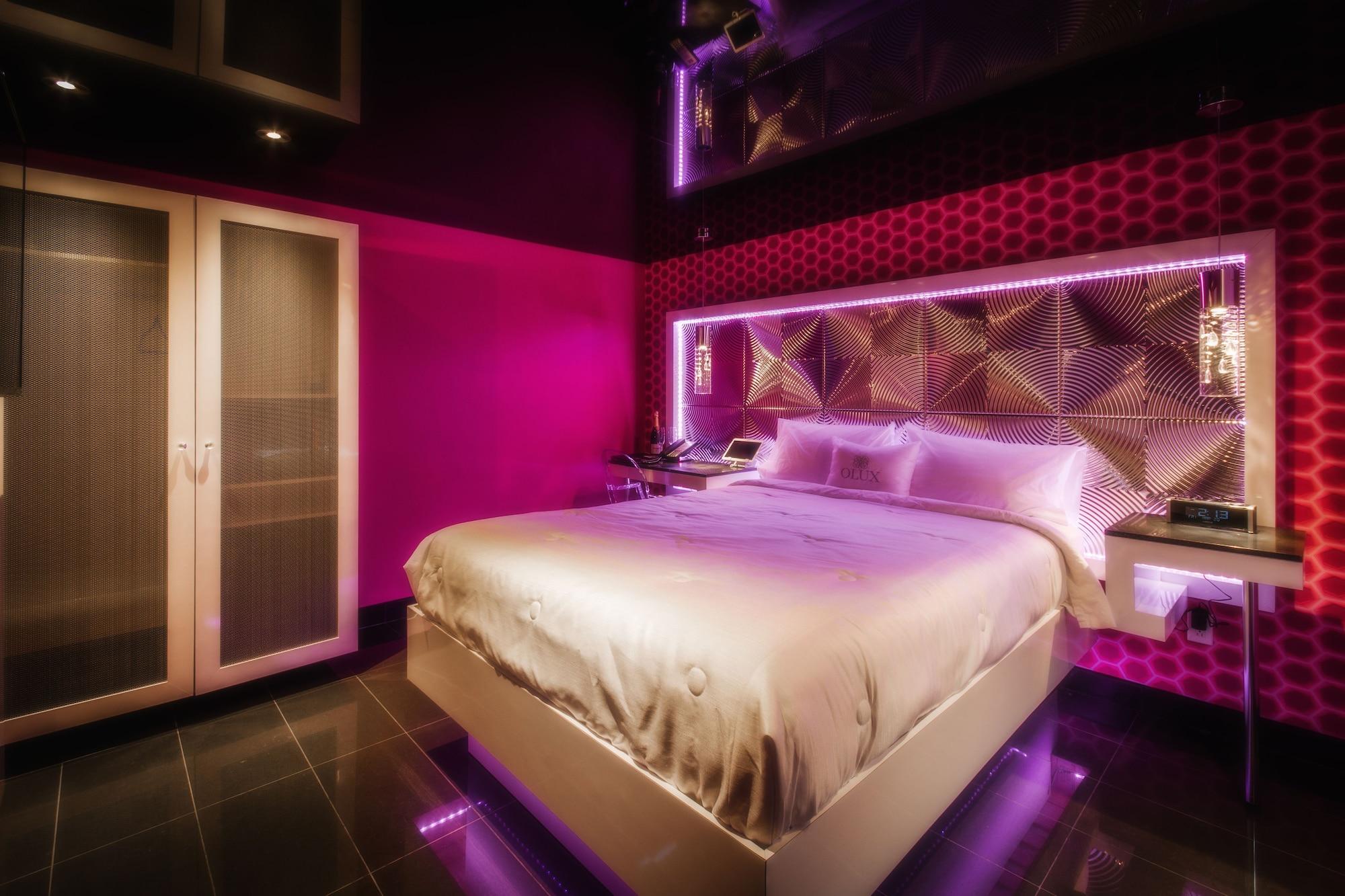 Olux Hotel-Motel-Suites Лаваль Экстерьер фото
