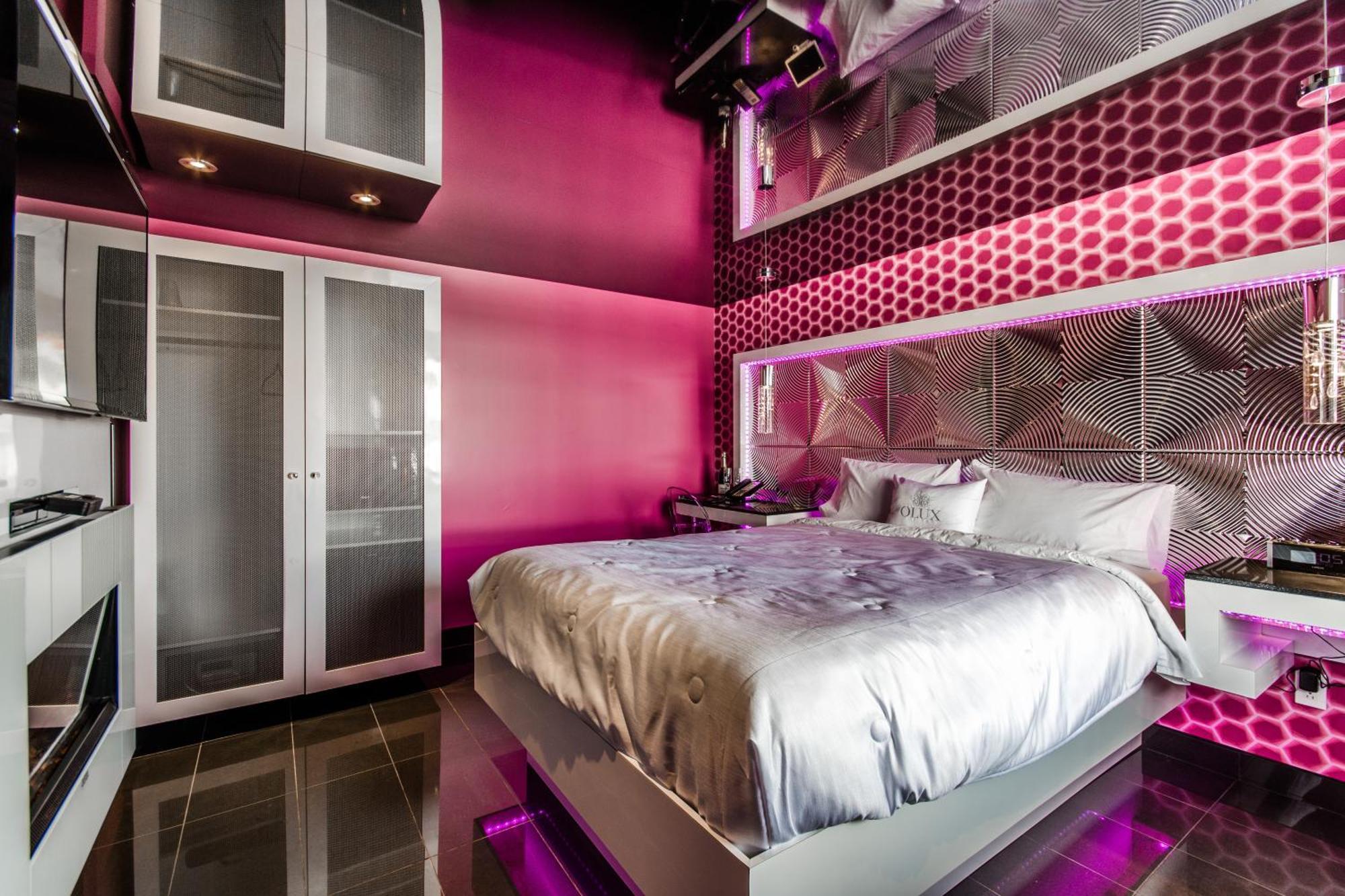Olux Hotel-Motel-Suites Лаваль Экстерьер фото